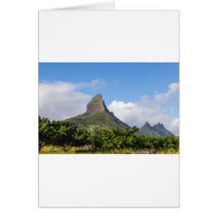 Cartão A montanha Piton de la Petite na Maurícia panorâ