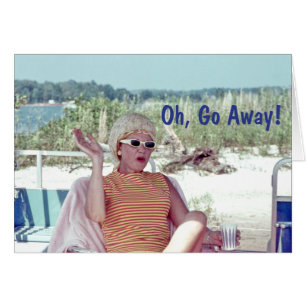 Cartão A mulher em rolos do cabelo, oh, vai cómico