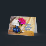 Cartão A uma irmã, feliz aniversario com rosas pintados<br><div class="desc">Os rosas em um vaso dizem o feliz aniversario em uma maneira romântica. Trabalhos artísticos originais que mostram dois rosas em um vaso azul com os rosebuds que encontram-se na mesa.</div>