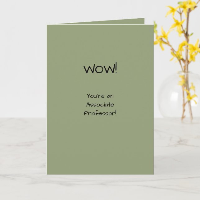 Cartão Acadêmico associado de Parabéns de Tenure (Flor Amarela)