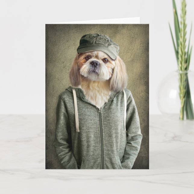 Cartão Adorável Shih Tzu Vestindo um Boné e Hoodie (Frente)