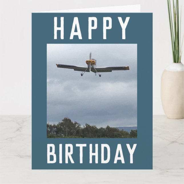 Cartão Aeronave leve chegando à terra (Frente)