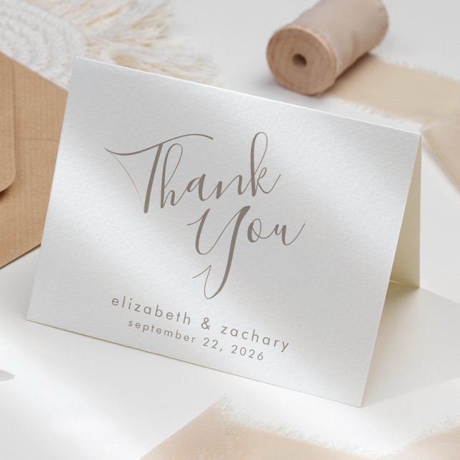 Cartão Agradecimento de Casamento Moderno em Taupe Script (Criador carregado)