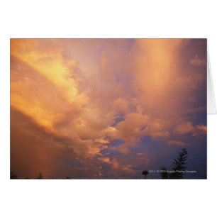 Cartão Ajuste de Sun atrás das nuvens
