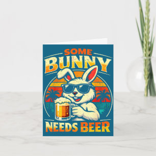 Cartão Algum coelho precisa de cerveja humor engraçado do