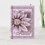 Cartão AMIGO - aniversário feliz do 70 - flor da LAVANDA<br><div class="desc">Este cartão com seus flor e laço pastel macios é uma maneira doce de desejar a sua irmã o feliz aniversario! Você pode adicionar seu nome e sua idade para fazer-lhe um um--um-amável de um Special do cartão…! Para ver mais de meus cartões de aniversário, psto na caixa da busca...</div>