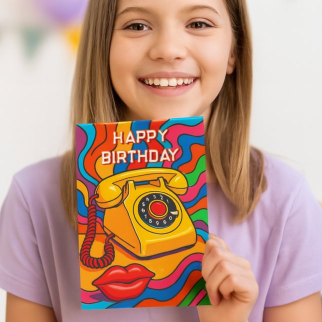 Cartão Anel! É o seu dia" Meninas Feliz Aniversário (Teen girl smiling with retro birthday card featuring yellow rotary phone and pop art background.)