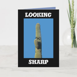 Cartão Aniversário cómico do cacto do Saguaro que olha