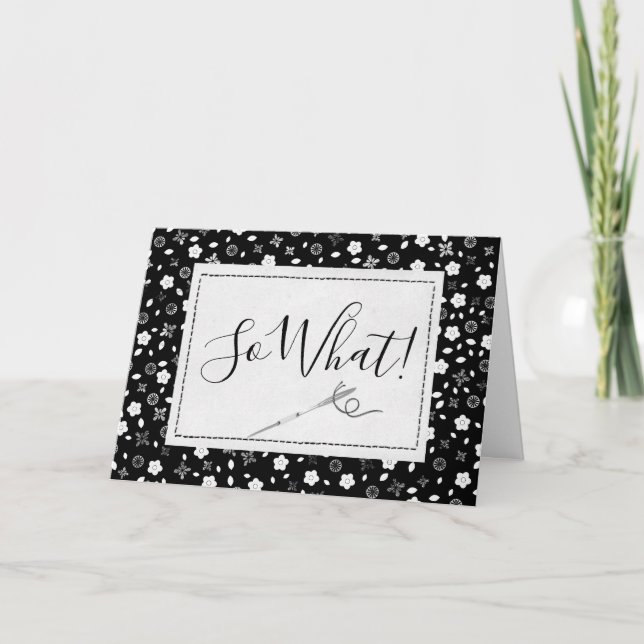 Cartão Aniversário da Agulha de costura (Frente)