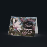 Cartão Aniversário da irmã 75th com magnólia<br><div class="desc">Uma magnólia cor-de-rosa bonita que cresce em uma árvore na primavera. Um cartão bonito que seja certo satisfazer sua irmã em seu 75th aniversário.</div>