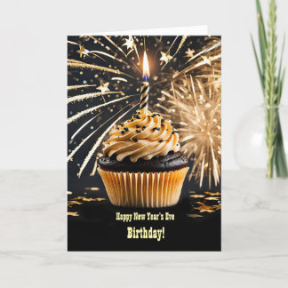 Cartão Aniversário da véspera de ano novo com Cupcake Fir