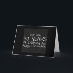 Cartão aniversário de 40 anos- 1rua 40 ANOS DE HUMOR INFA<br><div class="desc">OS PRIMEIROS 40 ANOS DE INFÂNCIA SÃO SEMPRE A FESTA MAIS DIFÍCIL PARA OS RESTANTES 40! O MELHOR CARTÃO HUMOR PARA QUALQUER AMIGO OU RELATIVO,  COM CERTEZA,  40 ANOS!</div>
