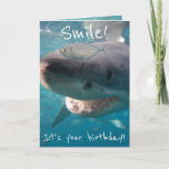 Cartão Aniversário do Excelente Branco Engraçado<br><div class="desc">O melhor cartão de aniversário de todos! Engraçado e com as imagens mais incríveis do Excelente White Shark que você já viu! Sinta-se à vontade para personalizar o cartão à sua perfeição! O tubarão-excelente-branco (Carcharodon carcharias), também conhecido por excelente, tubarão-branco ou ponteiro branco, é uma espécie de grande tubarão-sarda que...</div>