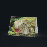Cartão Aniversário engraçado da iguana<br><div class="desc">O réptil, coletores da iguana colore fotografias para amantes e indivíduos de natureza com animais de estimação incomuns. DESIGN: Um fim acima da opinião uma iguana verde que lambe seus lábios, hetero olhar fixamente no visor, cercado pela folha verde luxúria. PERSONALIZE-A: Adicione seus próprios mensagem ou subtítulos pessoais aos produtos,...</div>