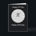 Cartão Aniversário no círculo do dia do Pi<br><div class="desc">Comemore um aniversário no dia do Pi com este cartão irracional! A pessoa do aniversário amará receber um cartão tão original e apropriado! O círculo branco com beira, tem dígitos aleatórios para dentro com um fundo preto all over. Um símbolo do pi é colocado no centro do círculo e sobre...</div>