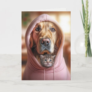 Cartão Aniversário Ouro Retriever e Kitten em um Hoodie