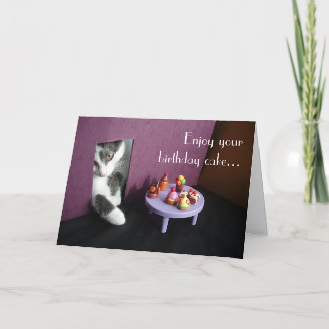 Cartão Aprecie seu bolo de aniversário… (Frente)