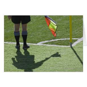 Cartão Árbitro do futebol que guardara a bandeira