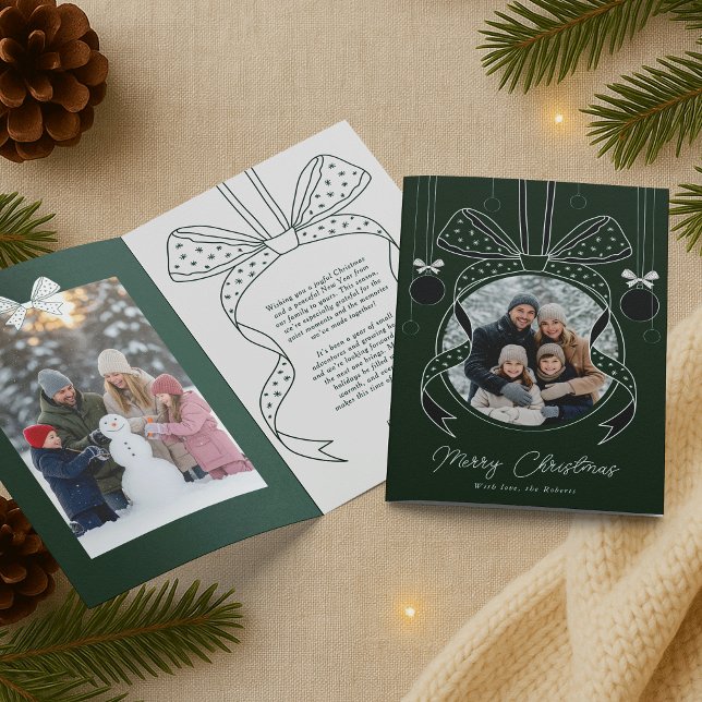 Cartão Arco de fita exclusivo do enfeites de natal Duas f (elegant whimsical bows and Christmas ornament photo holiday greeting cards in green & white)