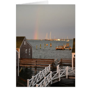 Cartão Arco-íris sobre a placa portuária de Nantucket