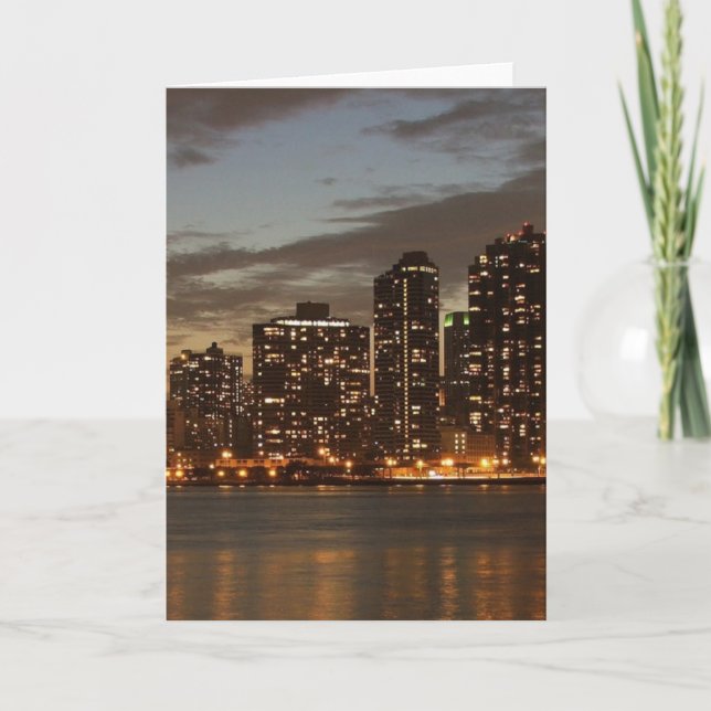 Cartão Arranha-céus de Manhattan à noite (Frente)