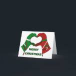 Cartão As Luvas De Esqui Mãos Forma Cardíaca Personalizad<br><div class="desc">Mostre seu amor por esquiar,  snowboard e outros esportes de inverno com estes cartões de Natal personalizados. Eles apresentam uma ilustração de um par de luvas de esqui em vermelho festivo e verde em forma de coração. Você pode personalizar a mensagem no dentro.</div>