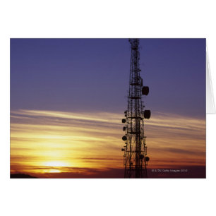Cartão As telecomunicações suprem no por do sol