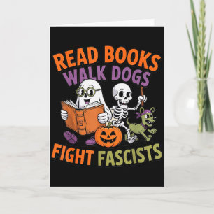 Cartão Ativista engraçado de Halloween Lê Livros Passeia