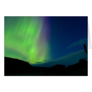 Cartão Aurora boreal sobre o heliporto