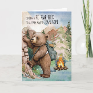 Cartão Avô Urso Grande Abraçado no Acampamento de Verão
