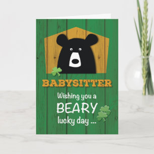 Cartão Babysitter, Urso e Shamrocks nas Ruas.