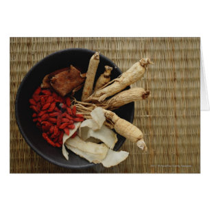 Cartão Bacia enchida com as ervas medicinais chinesas