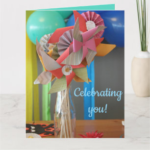 Cartão Balões Coloridos Editáveis e Rodinhas de Pinrodas 