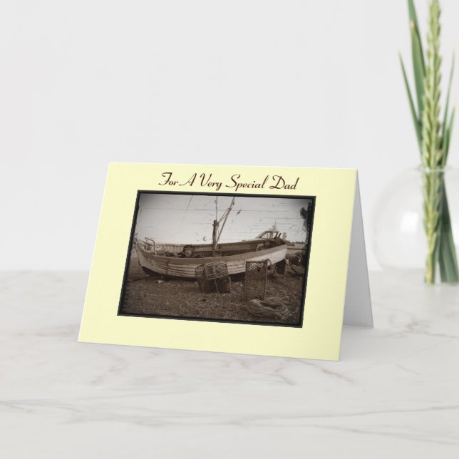 Cartão barco de pesca com potes de lagosta na praia para  (Frente)