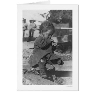 Cartão Bebê tocando em Nome 1906
