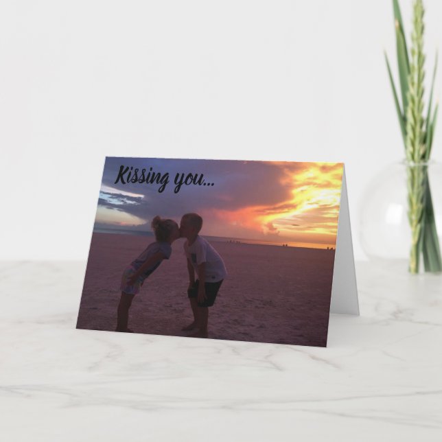 CARTÃO **BEIJAR VOCÊ É MINHA COISA FAVORITA** (Frente)