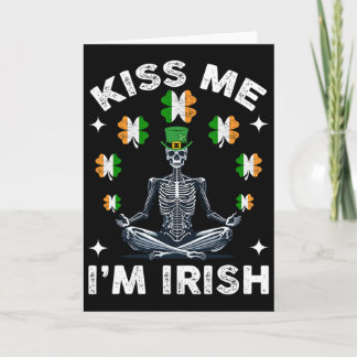 Cartão Beije Me Eu Sou Irlandês Esqueleto Dia de São Patr