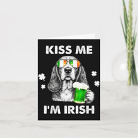 Beijo de basset hound irlandês dia de são patrício