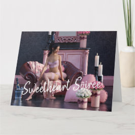 Cartão Beleza do dia de os namorados na Lingerie do sofá
