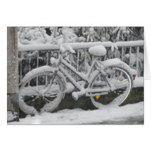 Bicicleta coberta de neve