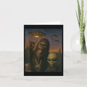 Cartão Bigfoot Alienígena Rock Em Selfie Ufo Engraçado Gi