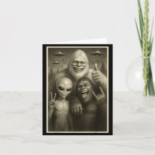 Cartão Bigfoot Engraçado, Alien e Yeti Sasquatch Rock On