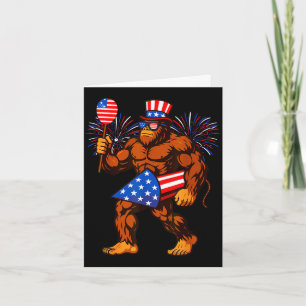 Cartão Bigfoot fogo de artifício bandeira americana bigfo