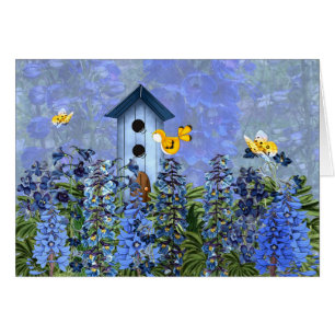 Cartão Birdhouse em um vazio do jardim de Larkspur