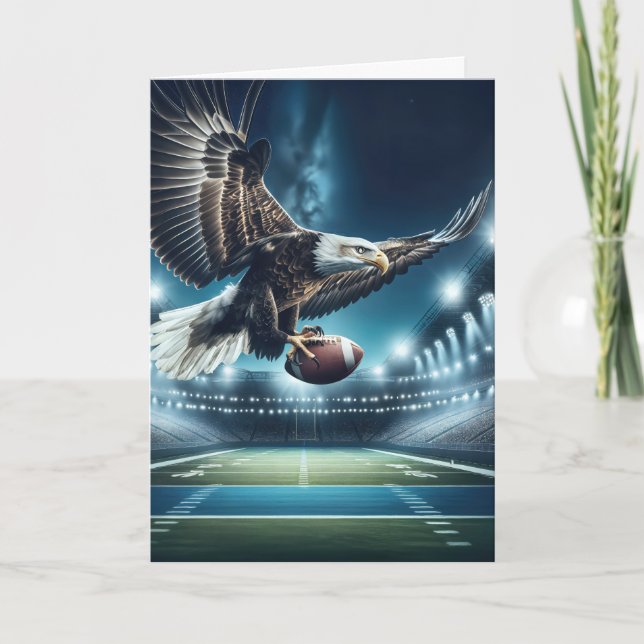 Cartão Birthday Bald Eagle com futebol (Frente)