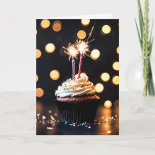 Cartão Birthday Sparklers em um Cupcake de Chocolate