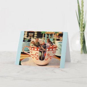 Cartão boleia de chá no parque de diversões