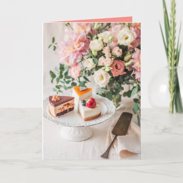 Cartão Bolo de Aniversário Elegante e Buquê de Flores (Frente)