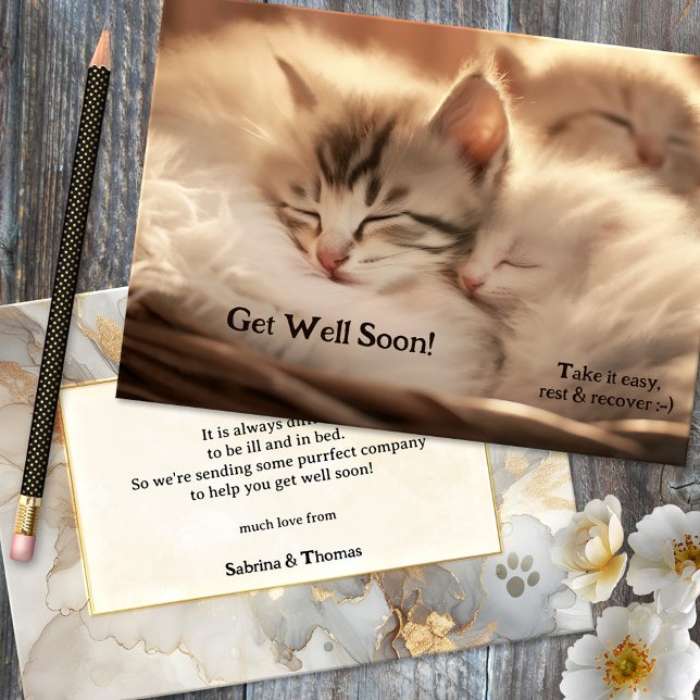 Cartão Bons e Doces Amigos Ficam Bem Em Breve (Get Well Soon card featuring cute kittens sleeping together - purrfect for a cat lover)