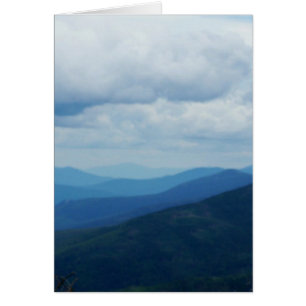 Cartão branco de Greetying das montanhas